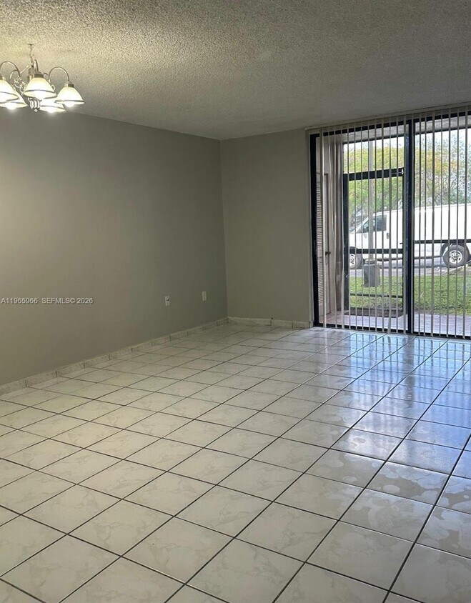 Foto del edificio - 8500 SW 133rd Avenue Rd