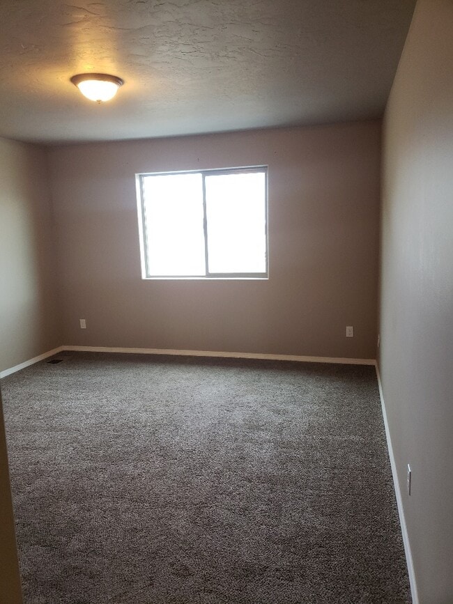 Master bedroom - 7510 S Fruitvale Rd