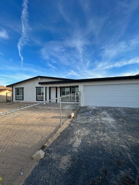 Building Photo - 61639 Granada Dr
