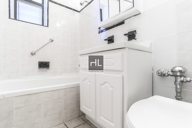 Building Photo - Spacious 1 Bedroom Near R/M Train Station