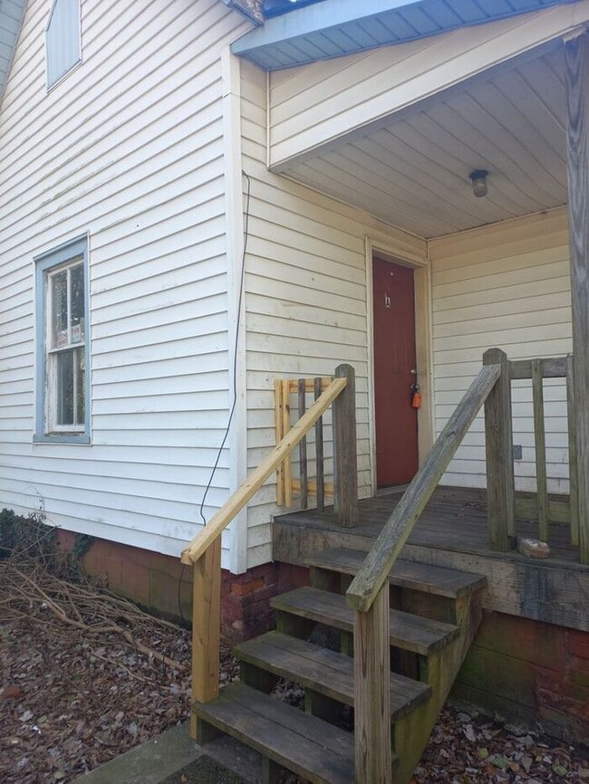 Building Photo - Ready and waiting for you! Available NOW!