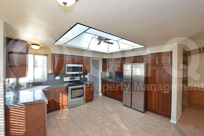 Building Photo - 2125 E Nantuckett Dr