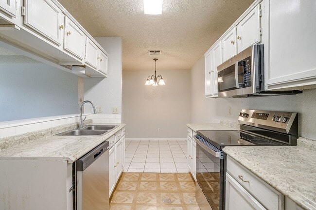 Building Photo - 4517 Compass Ct