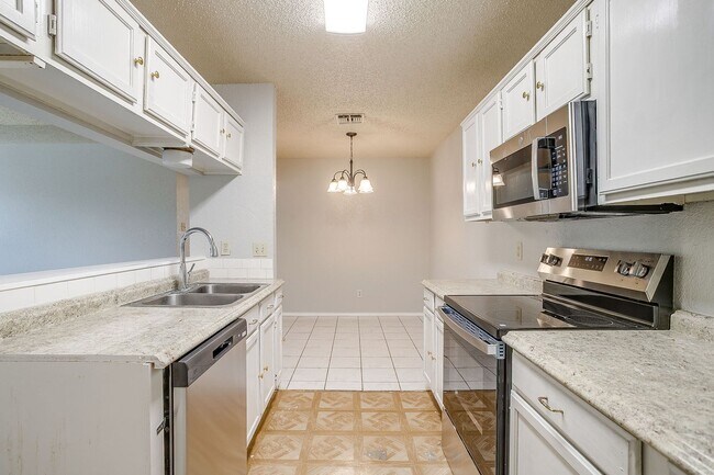 Foto del edificio - 4517 Compass Ct