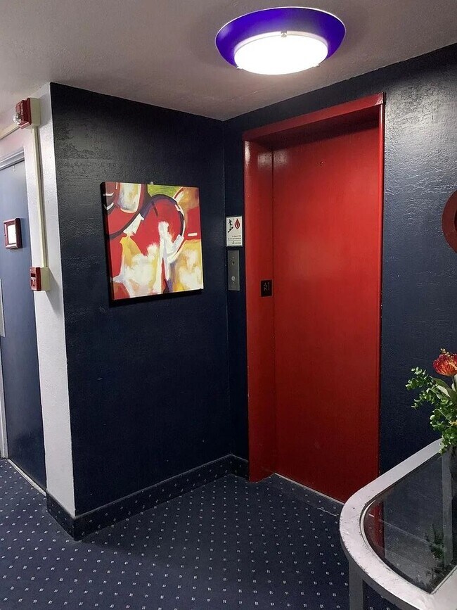 Building Photo - LOCATION LOCATION! Exceptional opportunity to rent a residence in a prime location in Governors P...