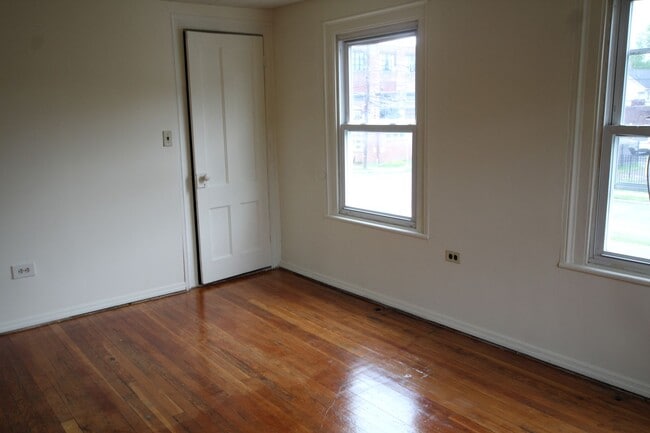 Building Photo - 94-96 Greenkill Ave
