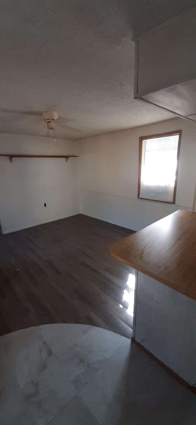 Building Photo - 17237 N Hwy 71