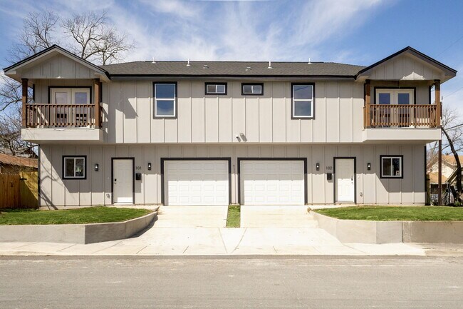 Photo - 711 N Mittman St Townhome