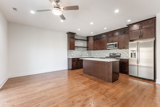 Building Photo - 3329 N Avers Ave