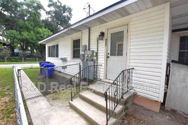 Building Photo - 707 E Lime St