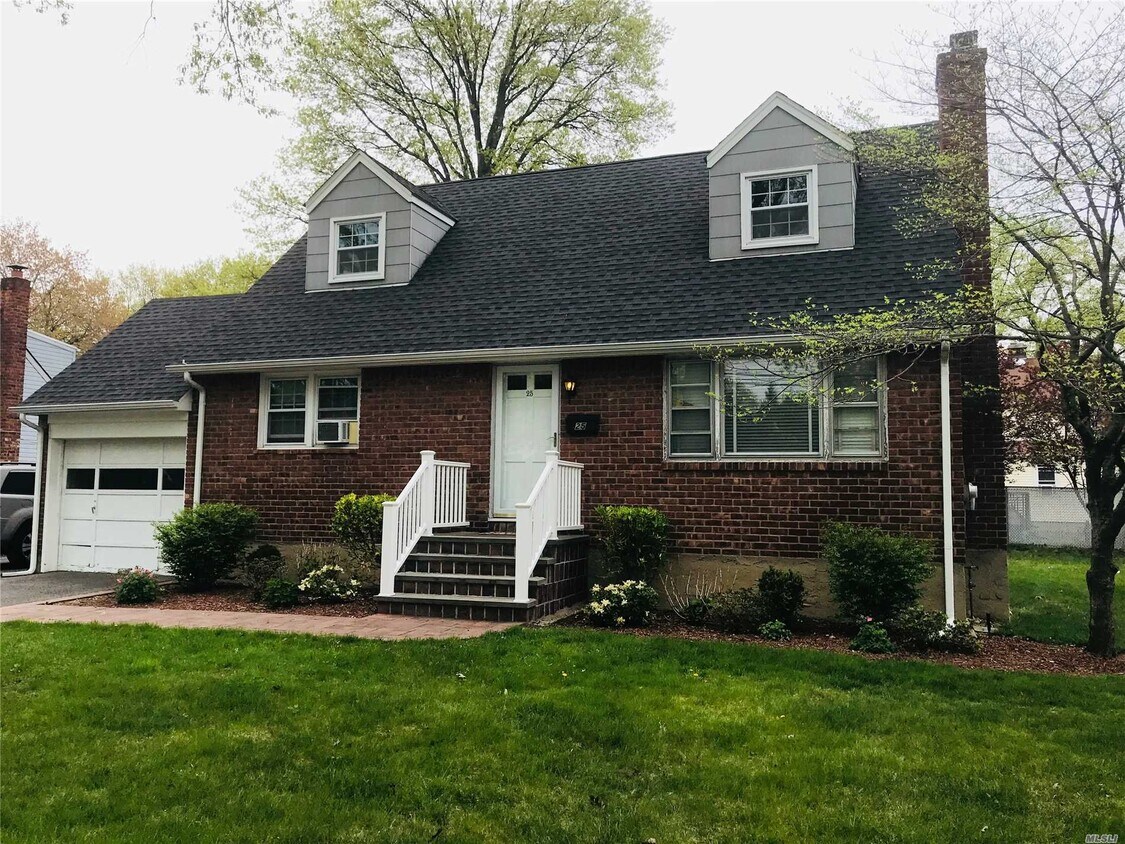 Primary Photo - 25 Maple Ave