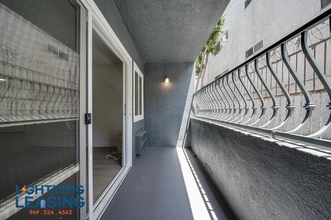 Building Photo - 700-704 Irolo St