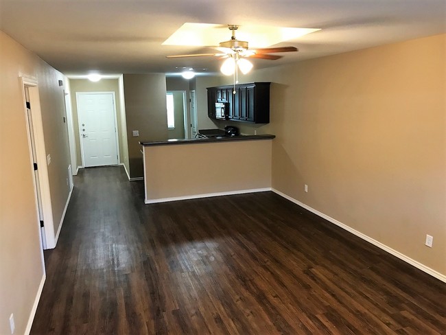 Building Photo - 4260 Castlegate Dr