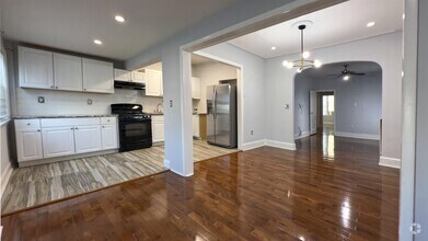 Building Photo - 273 Woodlawn Ave