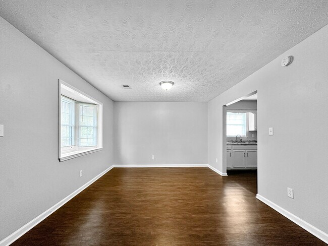 Foto del edificio - 9289 Forest Knoll Dr