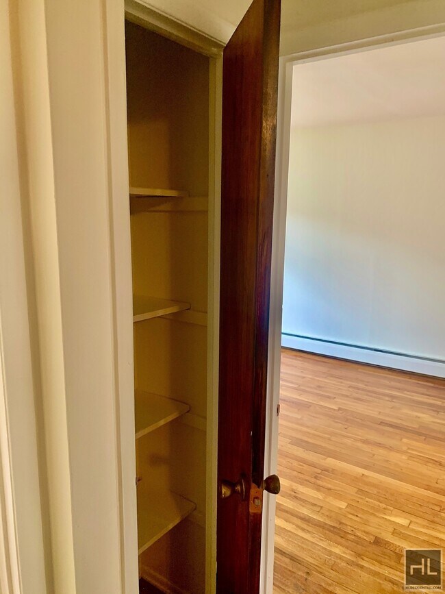 Building Photo - 25-22-25-33 33rd St