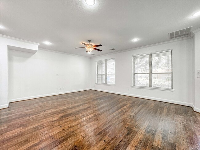 Building Photo - 717 Via Lago Dr