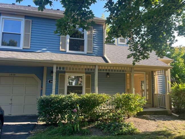 Building Photo - 1404 Queensgreen Cir