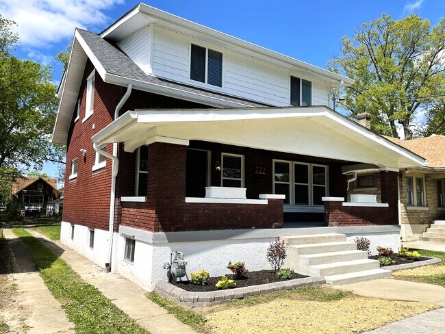 Building Photo - 722 S 40th St