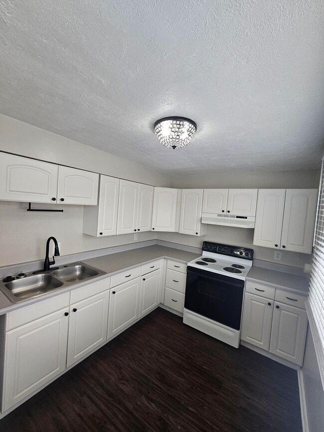 Interior Photo - Peak 1535