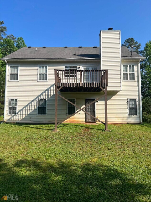 Foto del edificio - 2079 Joy Lake Rd
