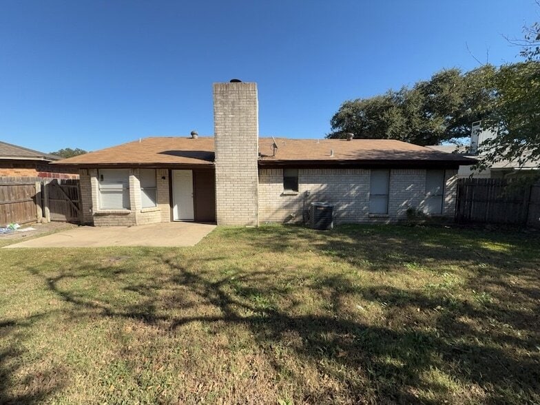 Building Photo - 6920 Misty Meadow Dr S