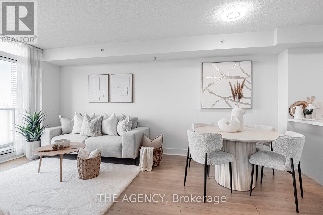 Photo principale - 5740-5740 Yonge St