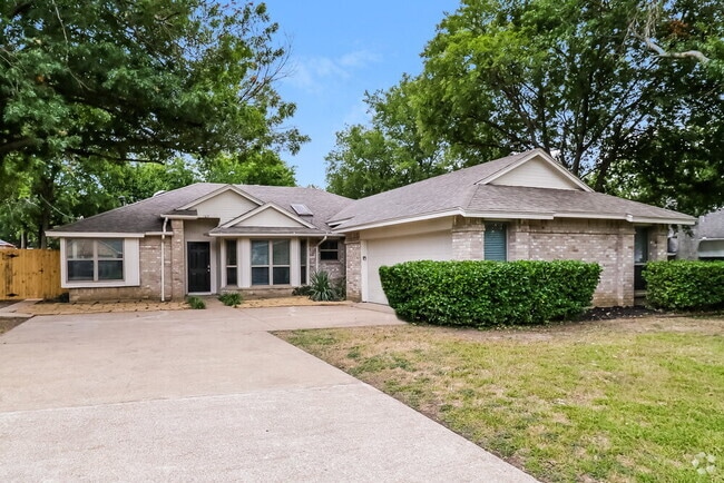 Building Photo - 107 Hollywood Dr