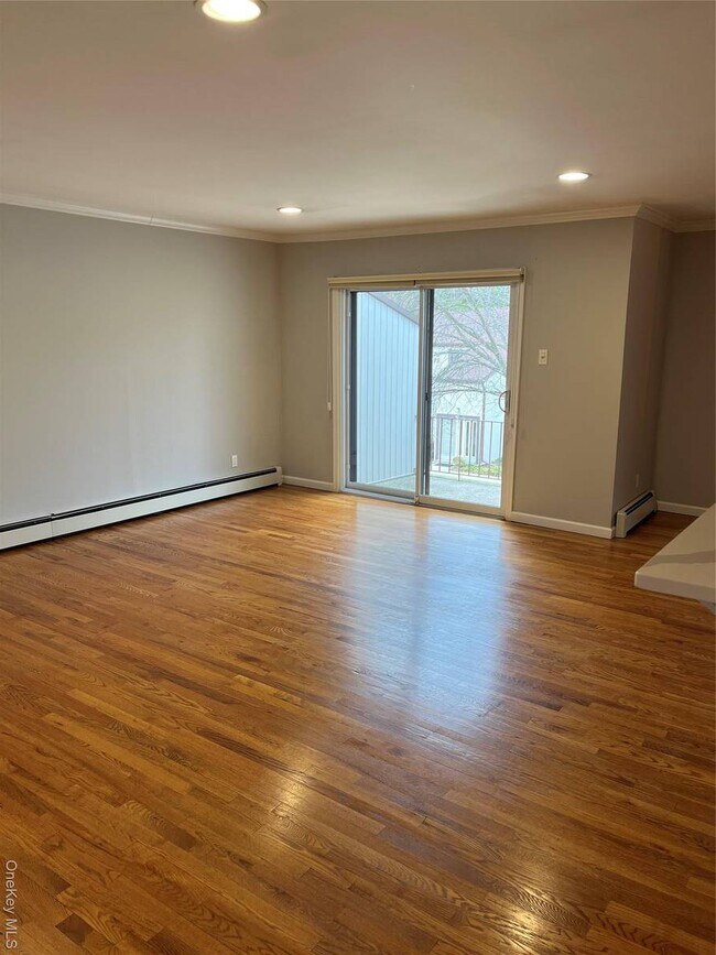 Foto del edificio - 77 Richmond Blvd