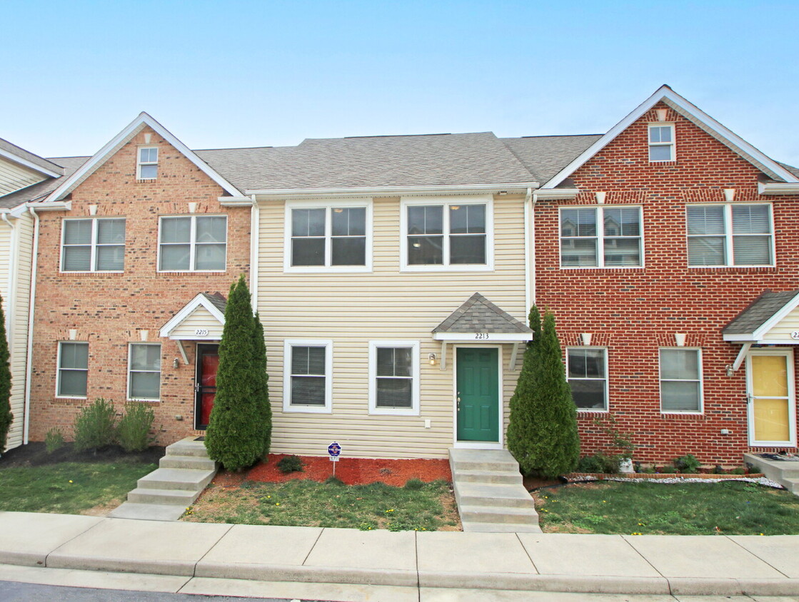 Primary Photo - Stunning 3 Bed Rental with Deck & Pond View!