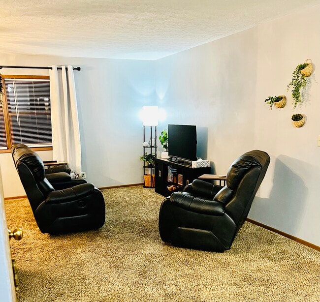 Building Photo - 432 E Hoewisher Rd