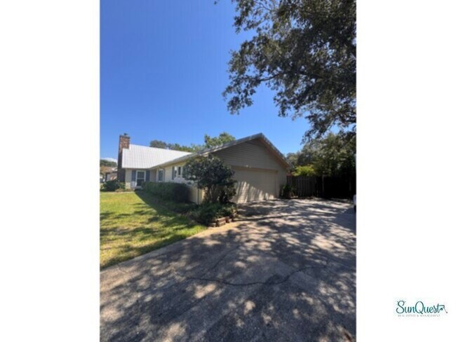 Foto del edificio - Beautifully updated 3 bedroom, pool home z...