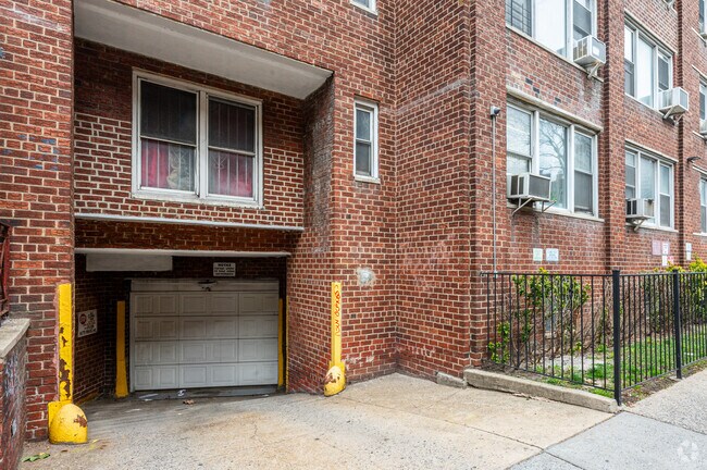 Building Photo - 9915 66th Ave