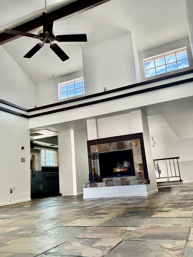 Building Photo - 7800 E Lincoln Dr