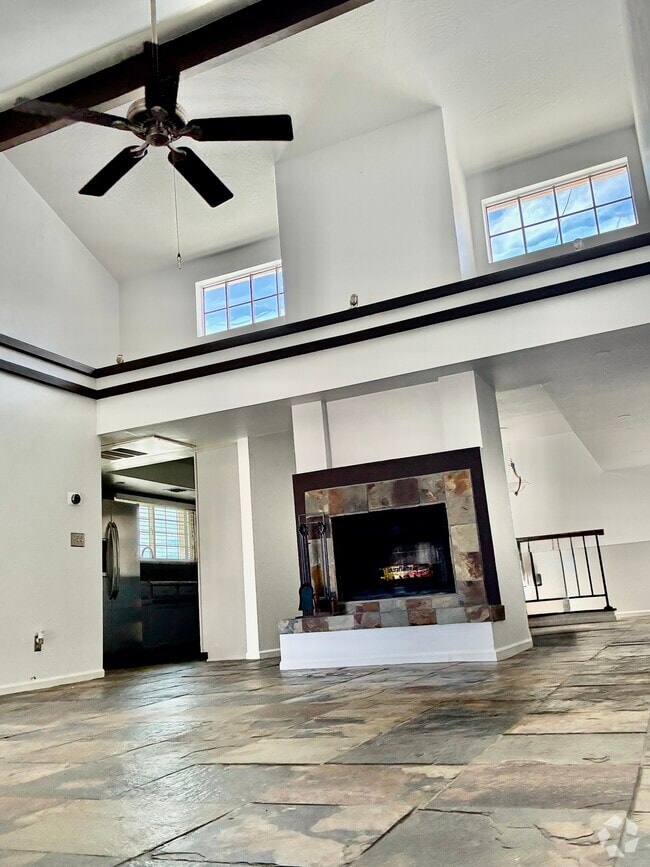 Building Photo - 7800 E Lincoln Dr