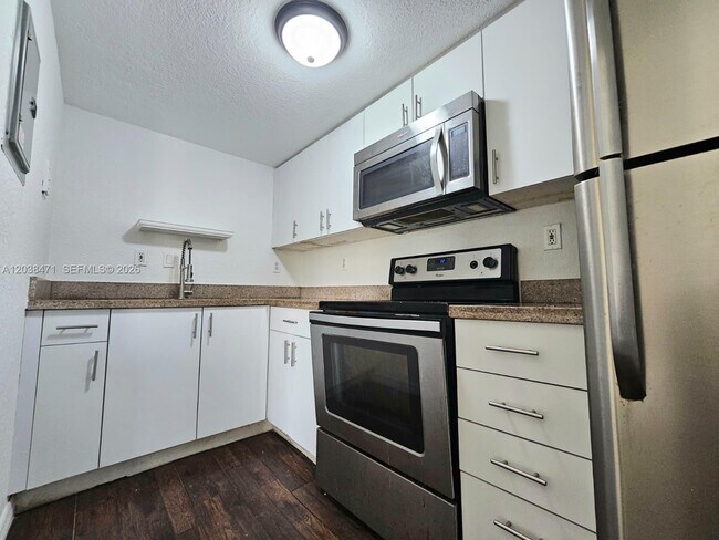 Foto del edificio - 300 NW 84th Terrace