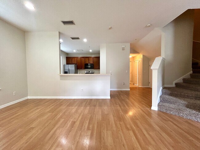 Building Photo - Beautiful Townhome in Lake Nona