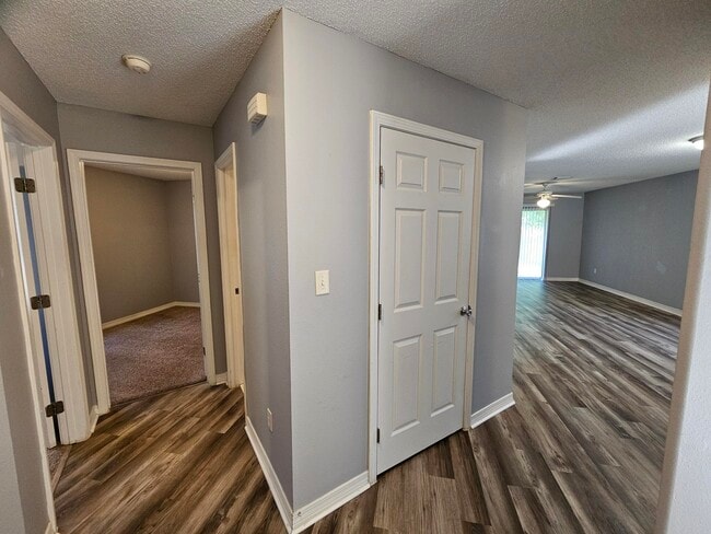 Building Photo - 2787 Bay Club Dr