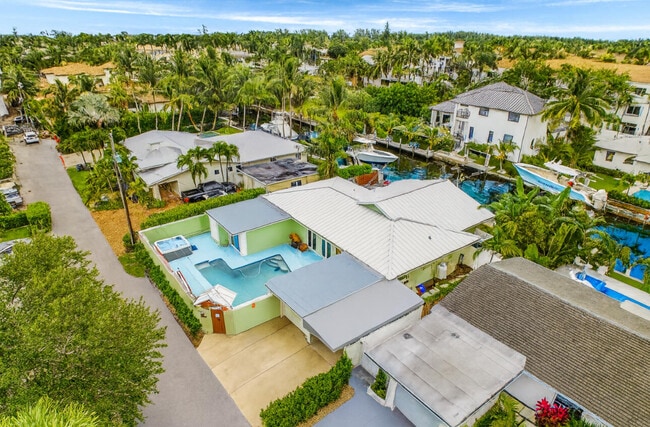 Building Photo - 810 Bamboo Ln