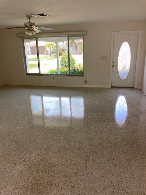 Foto del edificio - 5948 SW 1st Ct