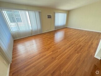 Building Photo - 521 S Manhattan Pl
