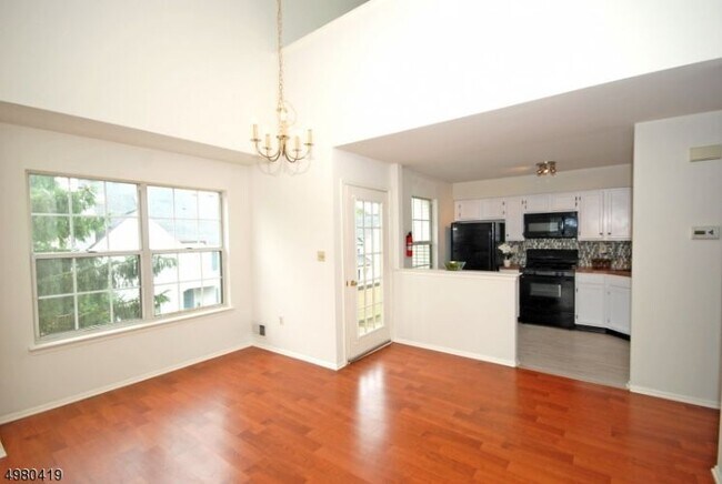 Building Photo - 3702 Vroom Dr