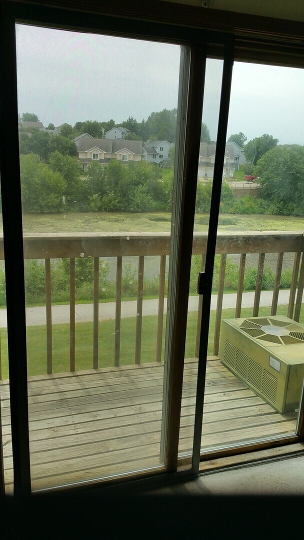 Foto del edificio - 1 bedroom, 1 bath condo on Iowa City's west side