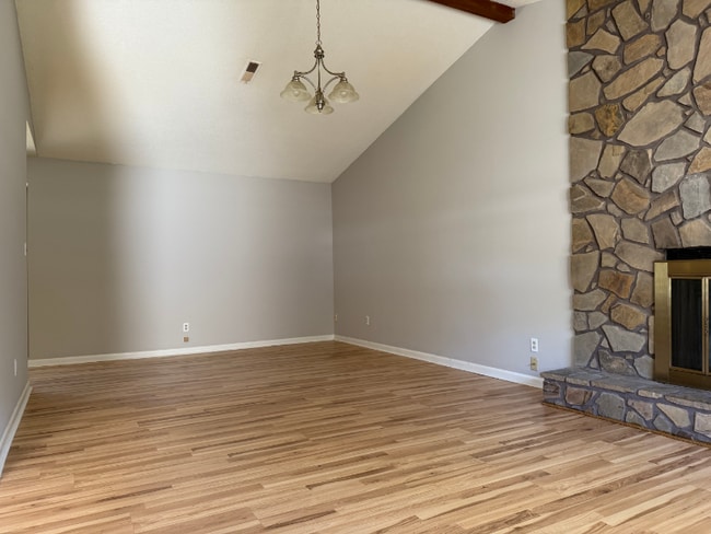 Building Photo - 9746 Wallwood Dr SE