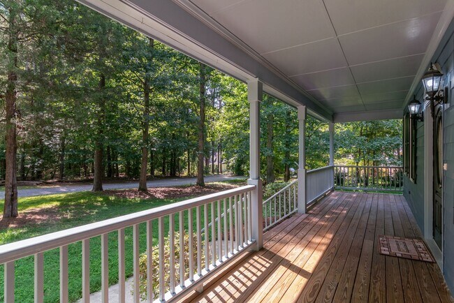 Building Photo - Spacious 3BR/2BA Ranch with Acreage Minute...