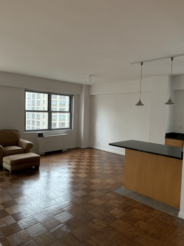Building Photo - 200 E 64th St