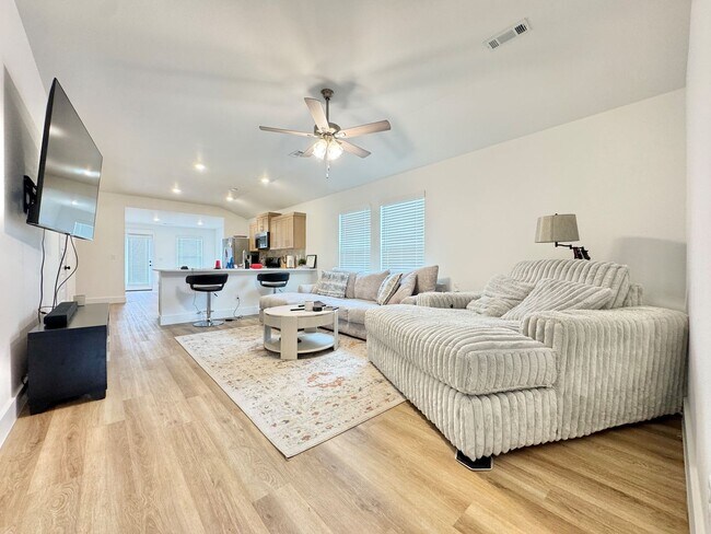 Foto del edificio - BRAND NEW 4 bedroom 2 bath home in Prairie Grove
