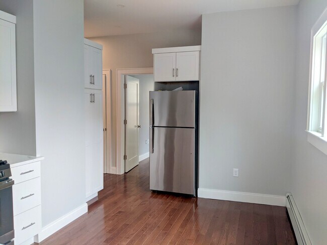 Building Photo - 42 Crescent St