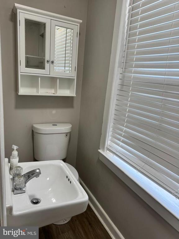 Building Photo - 202 S Main St