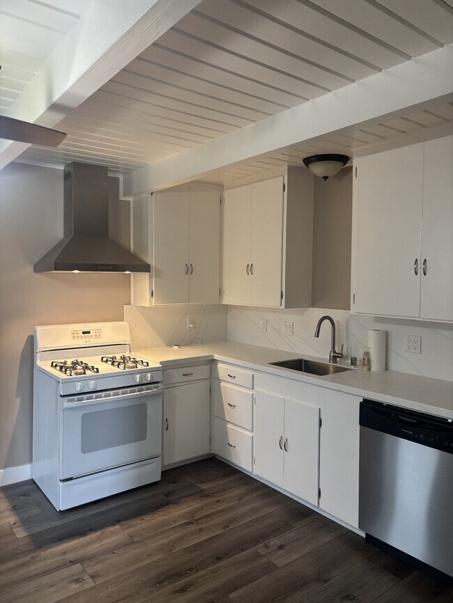 Foto del edificio - This charming 2-bedroom, 1-bathroom home in the heart of Modesto